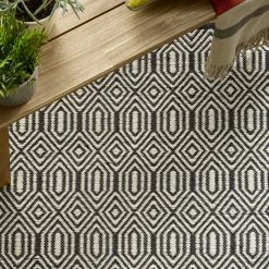Origins Flatweave Geo Black / White Rug Baths